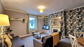 Brodie's Hideaway Stylish Seaside town apartment
